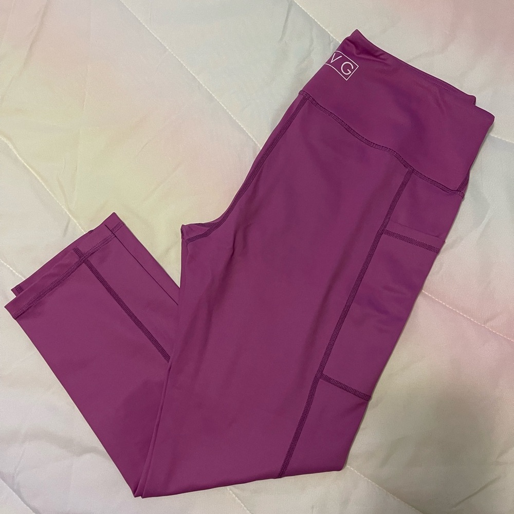 EUC CVG Orchid Capris - Medium